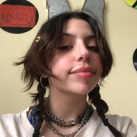 Meet your Posher, Randi - Picture 1 of 2